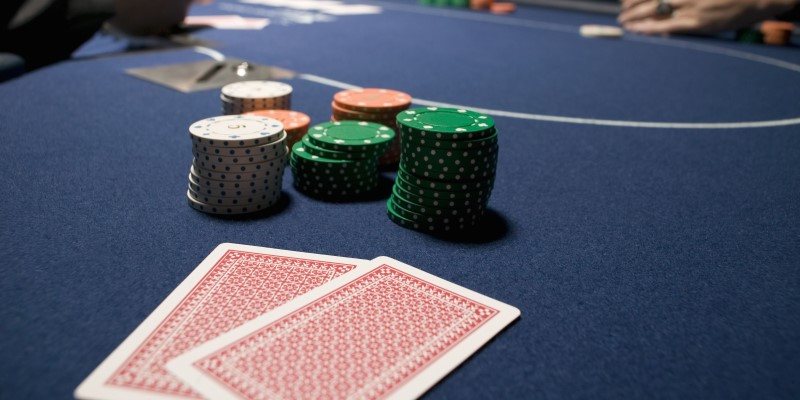 Không bá» quá nhiá»u và o bà i đợi khi chÆ¡i Poker